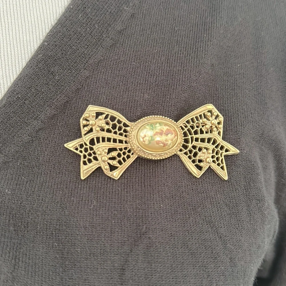 Vintage Gold Bow Victorian Style Brooch